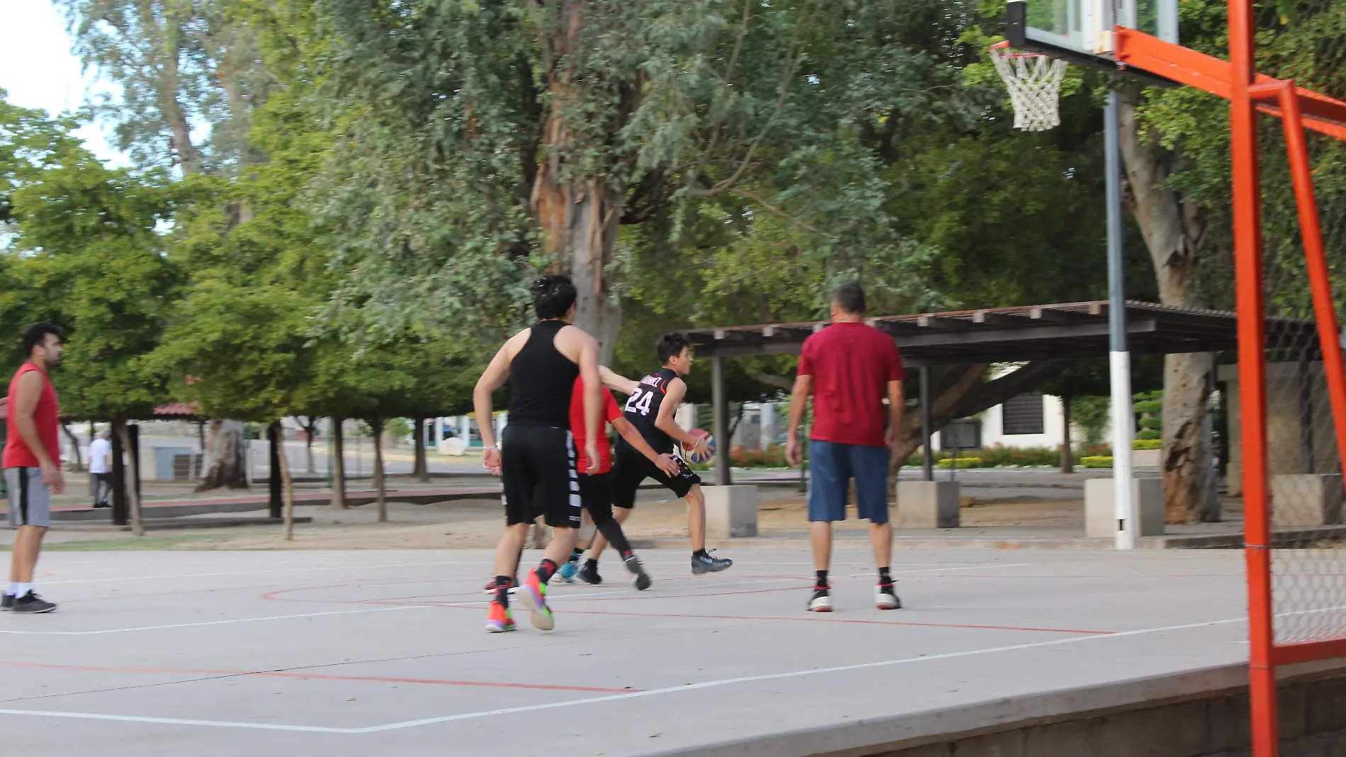 Gente ejercicio basquetball parque pitic - Mike Acosta (9)